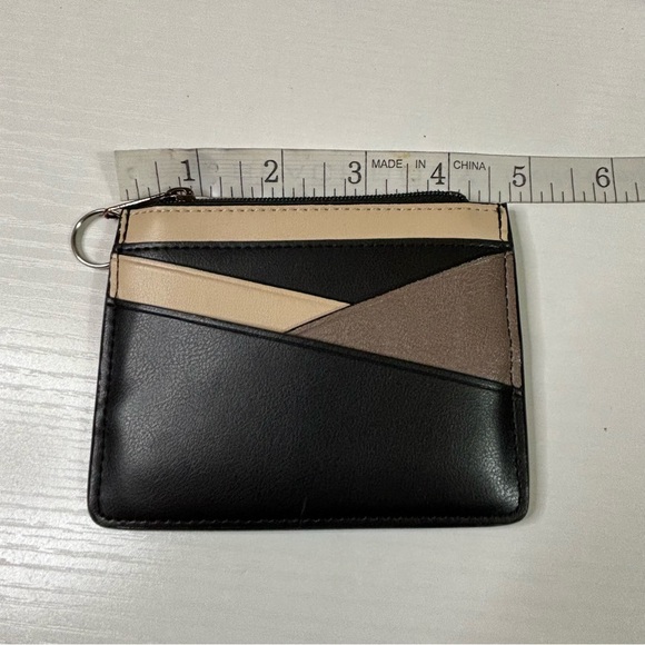 Elegant Black and Tan Wallet - Picture 4 of 5